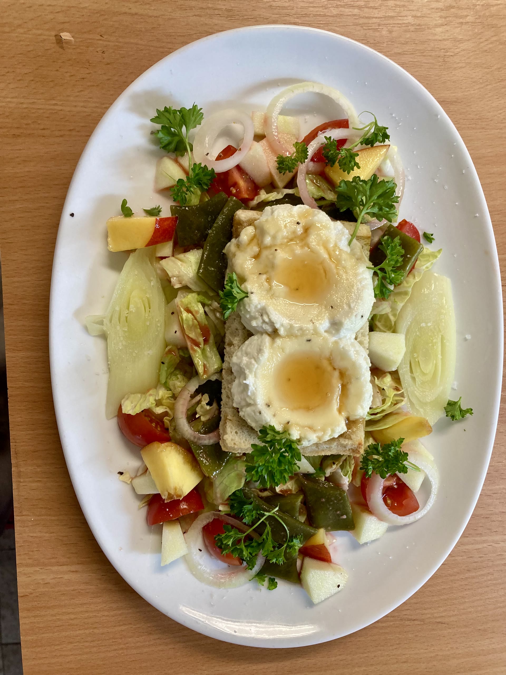 Insalata mista con uovo